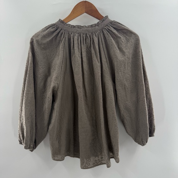Evereve Palmer Embroidered Blouse Top Button Front Neutral Mocha Size Medium - Picture 8 of 11
